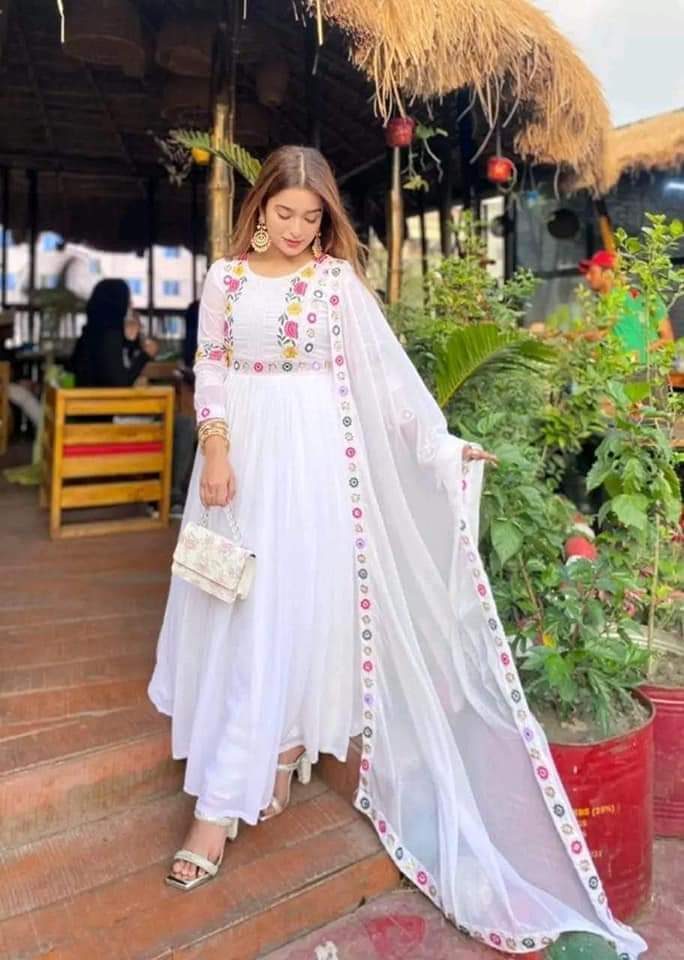 প্রিমিয়াম জর্জেট এমব্রয়ডারি থ্রি-পিস